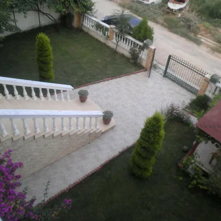 Natali Villa *
